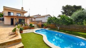 AGRADABLE CASA CON PISCINA A 5´DEL MAR